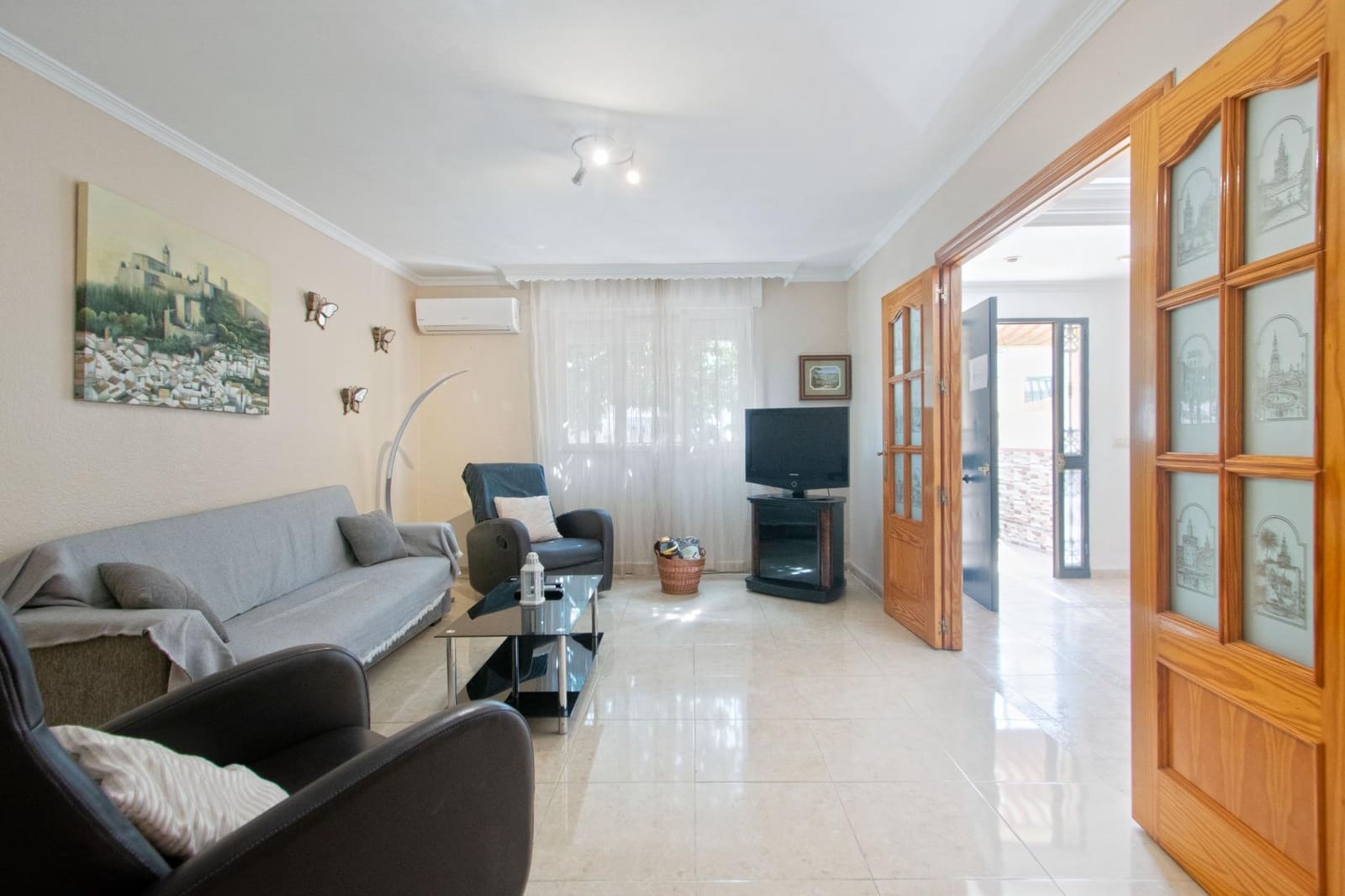 5 bedroom Terraced Villa for sale in Montequinto with pool - € 350,000 (Ref: 10094797)