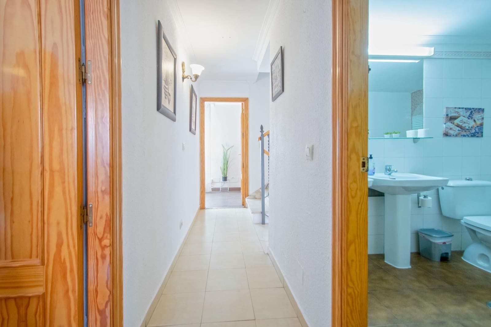 5 bedroom Terraced Villa for sale in Montequinto with pool - € 350,000 (Ref: 10094797)