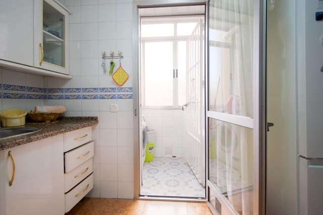 Piso de 3 habitaciones en Sevilla ciudad en venta con piscina garaje - 287.000 € (Ref: 10100266)