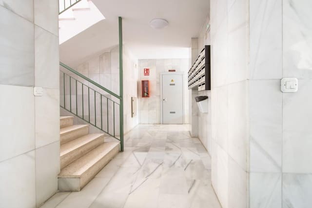 Piso de 3 habitaciones en Sevilla ciudad en venta con piscina garaje - 287.000 € (Ref: 10100266)