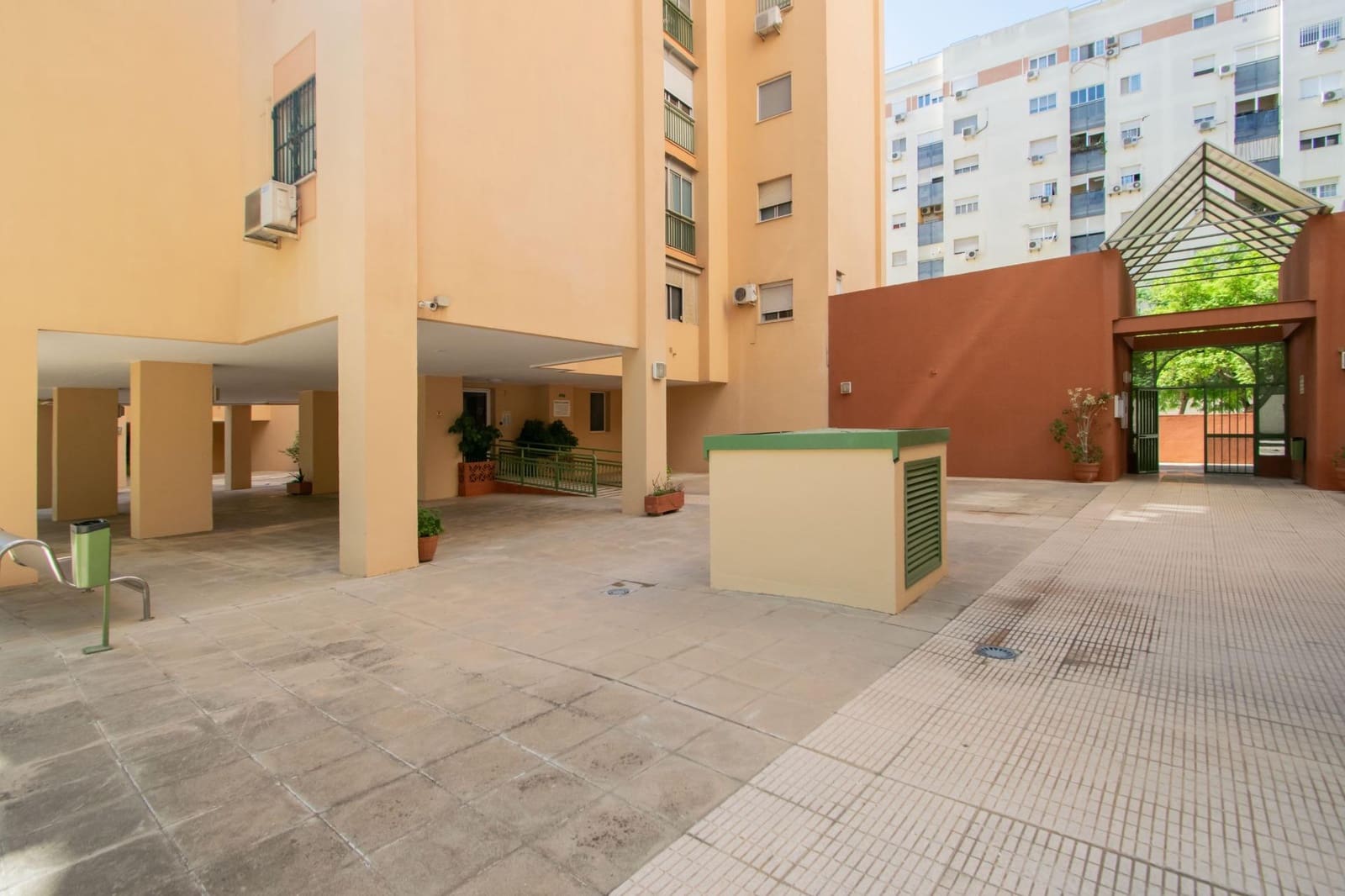 Piso de 3 habitaciones en Sevilla ciudad en venta con piscina garaje - 287.000 € (Ref: 10100266)