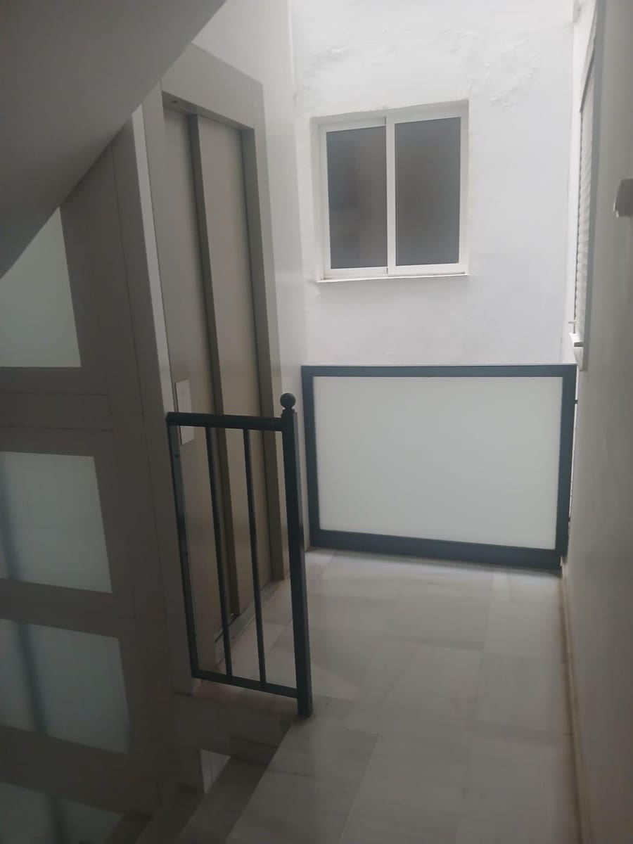 4 Zimmer Wohnung zu verkaufen in Sevilla Stadt - 260.000 € (Ref: 10109781)