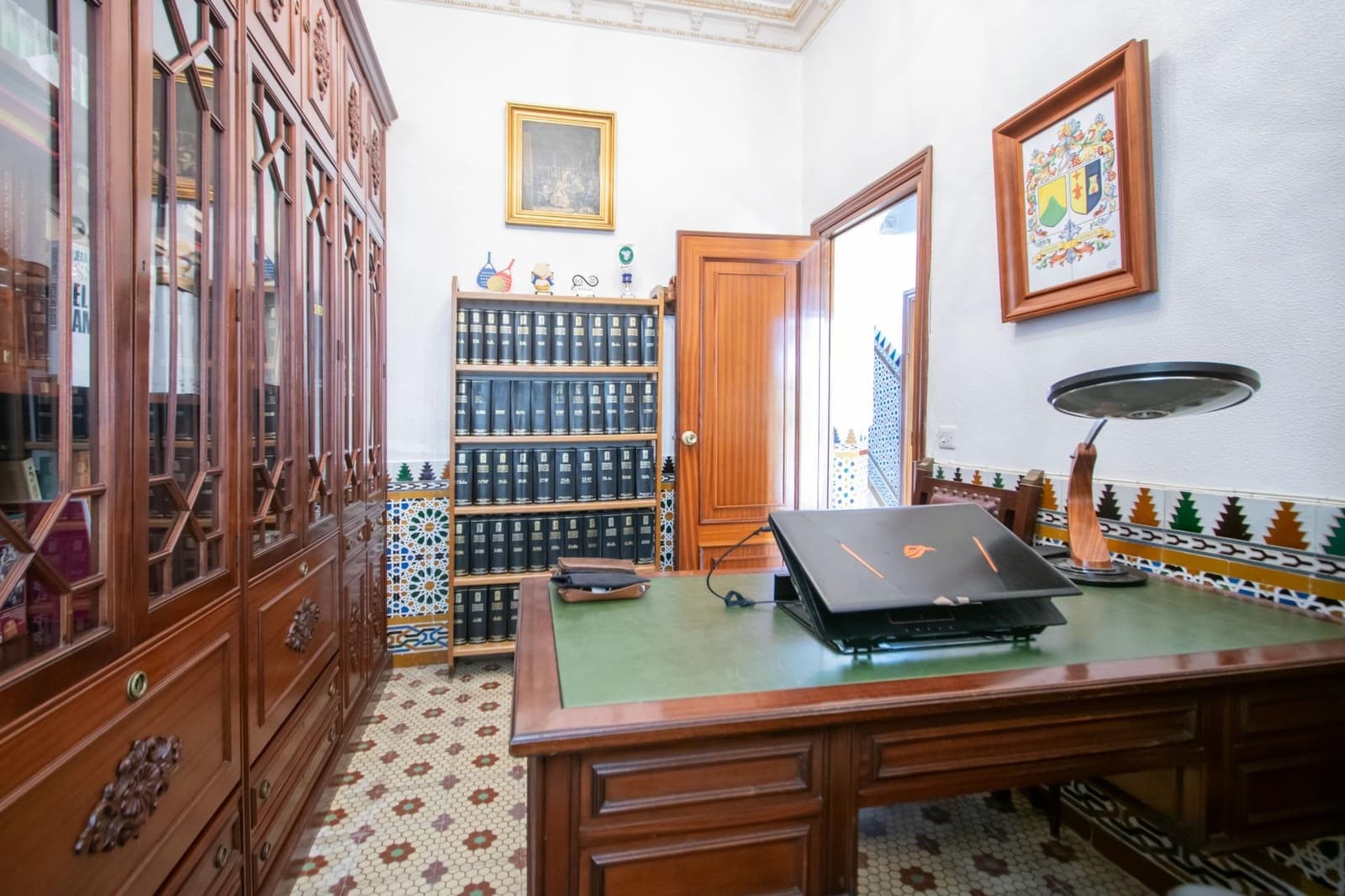 6 bedroom Townhouse for sale in Seville city with garage - € 719,900 (Ref: 10119991)