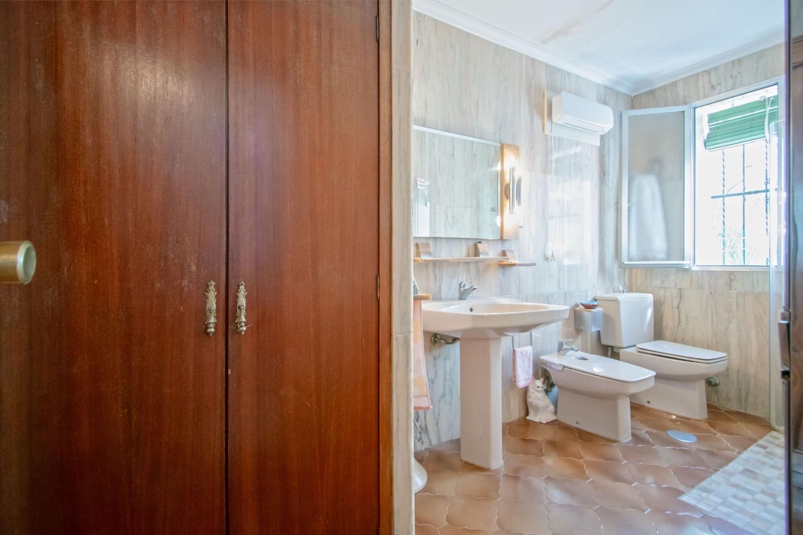 6 bedroom Townhouse for sale in Seville city with garage - € 719,900 (Ref: 10119991)