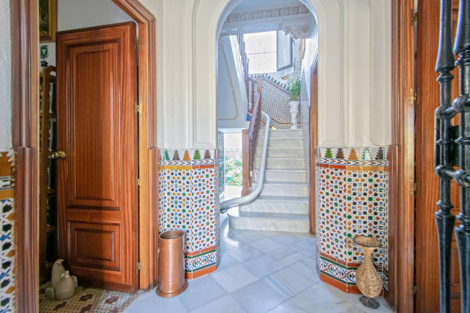 6 bedroom Townhouse for sale in Seville city with garage - € 719,900 (Ref: 10119991)