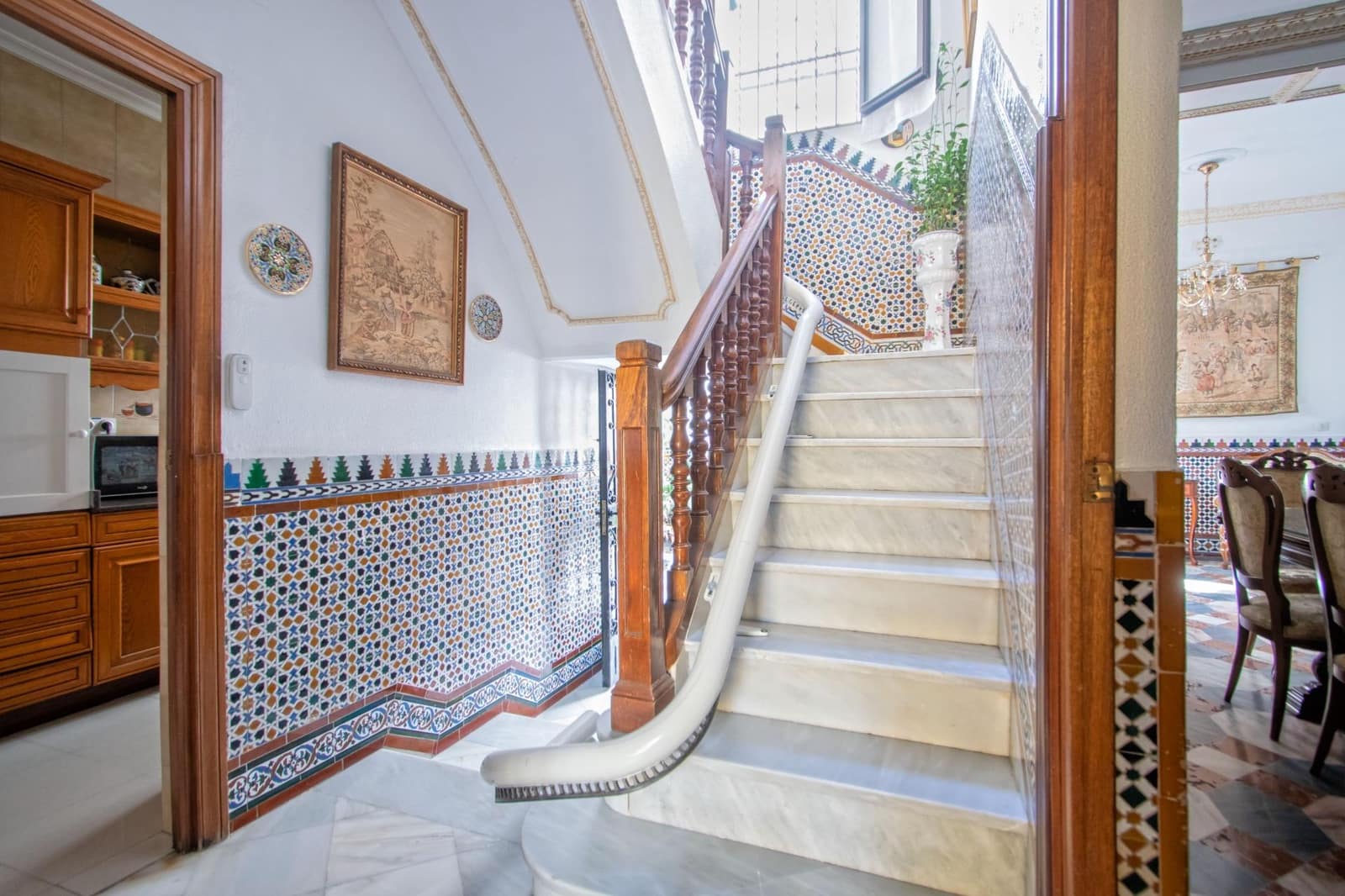 6 bedroom Townhouse for sale in Seville city with garage - € 719,900 (Ref: 10119991)