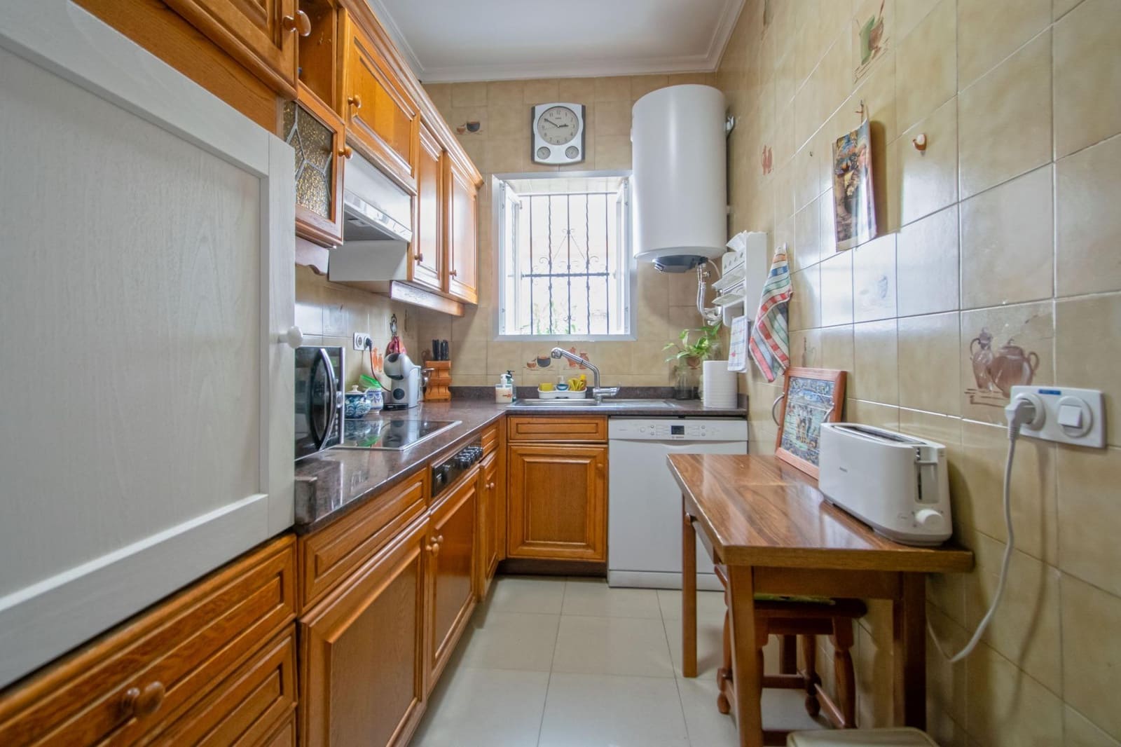 6 bedroom Townhouse for sale in Seville city with garage - € 719,900 (Ref: 10119991)