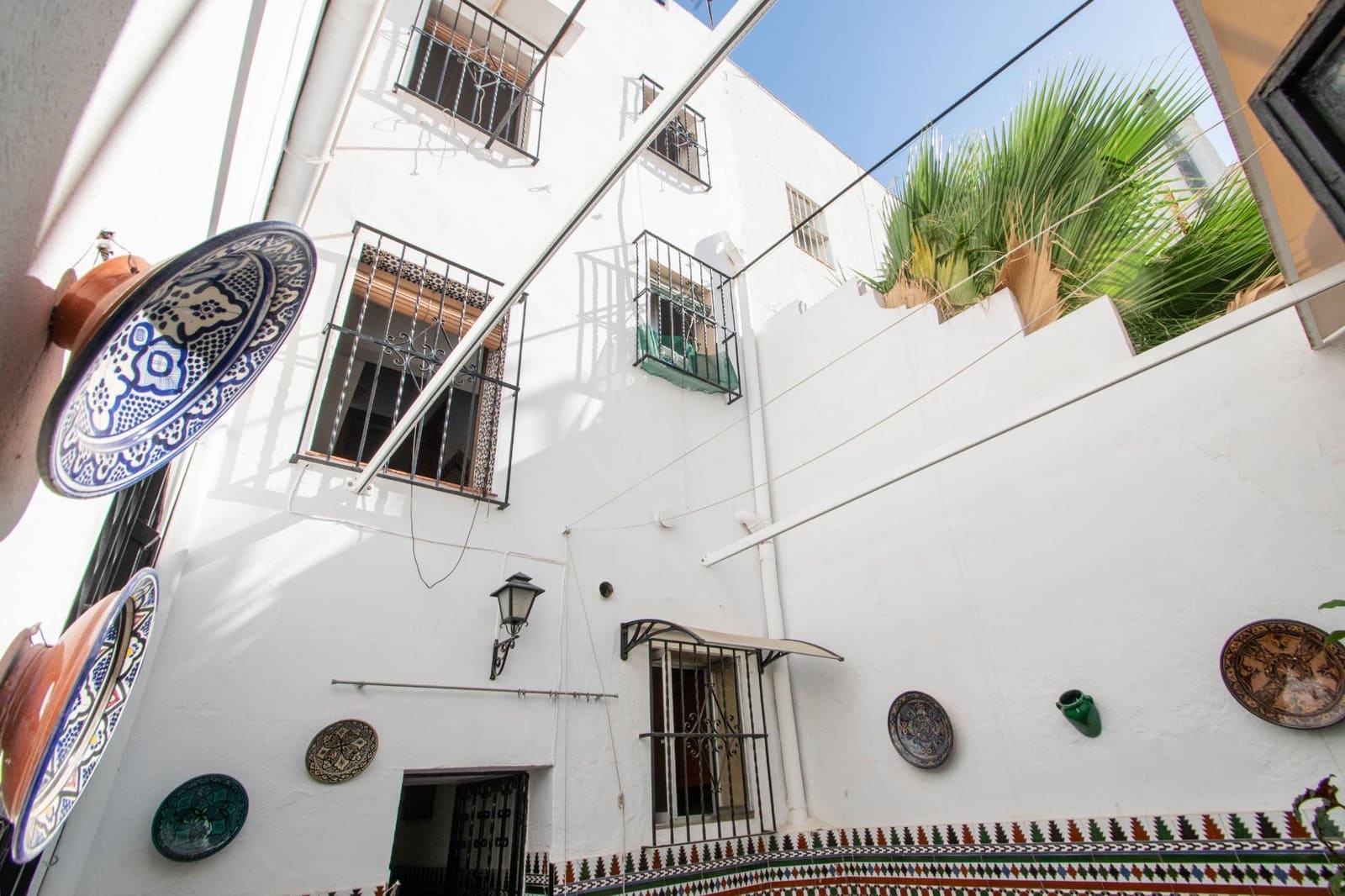 6 bedroom Townhouse for sale in Seville city with garage - € 719,900 (Ref: 10119991)