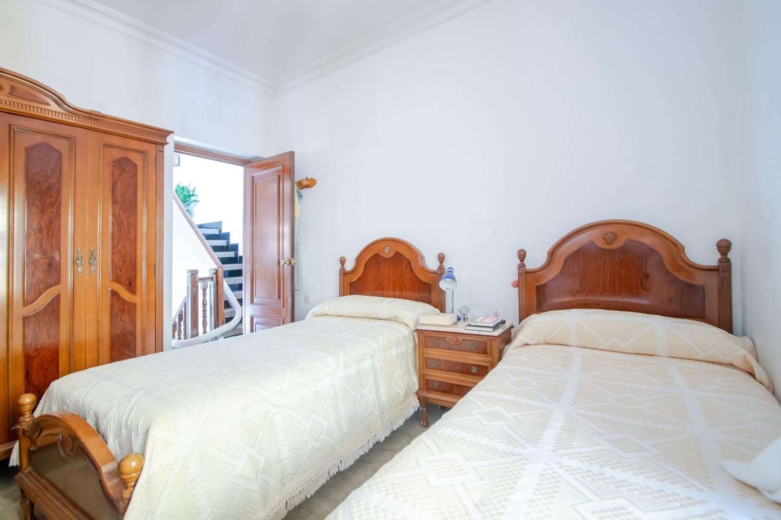 6 bedroom Townhouse for sale in Seville city with garage - € 719,900 (Ref: 10119991)