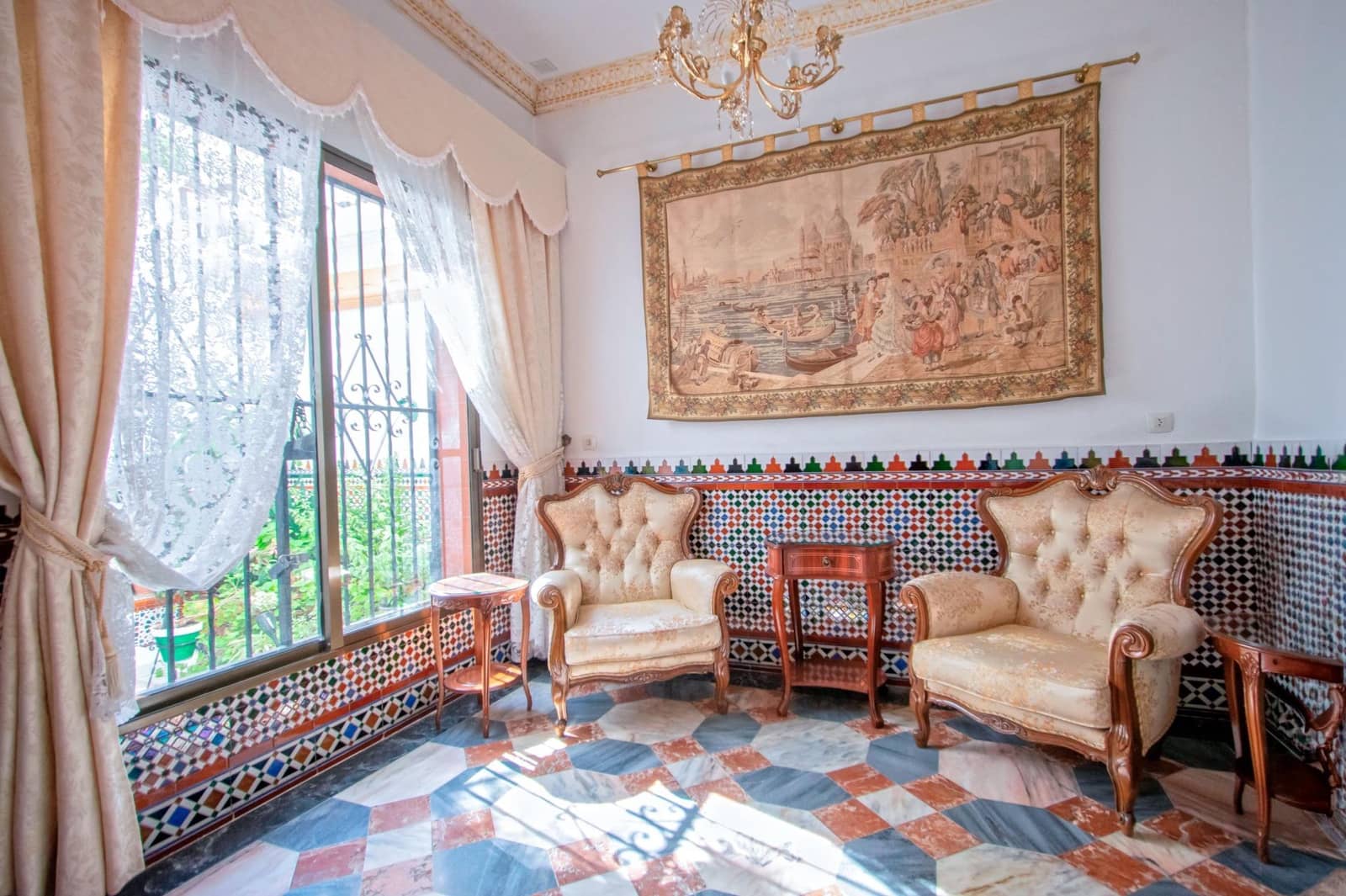 6 bedroom Townhouse for sale in Seville city with garage - € 719,900 (Ref: 10119991)
