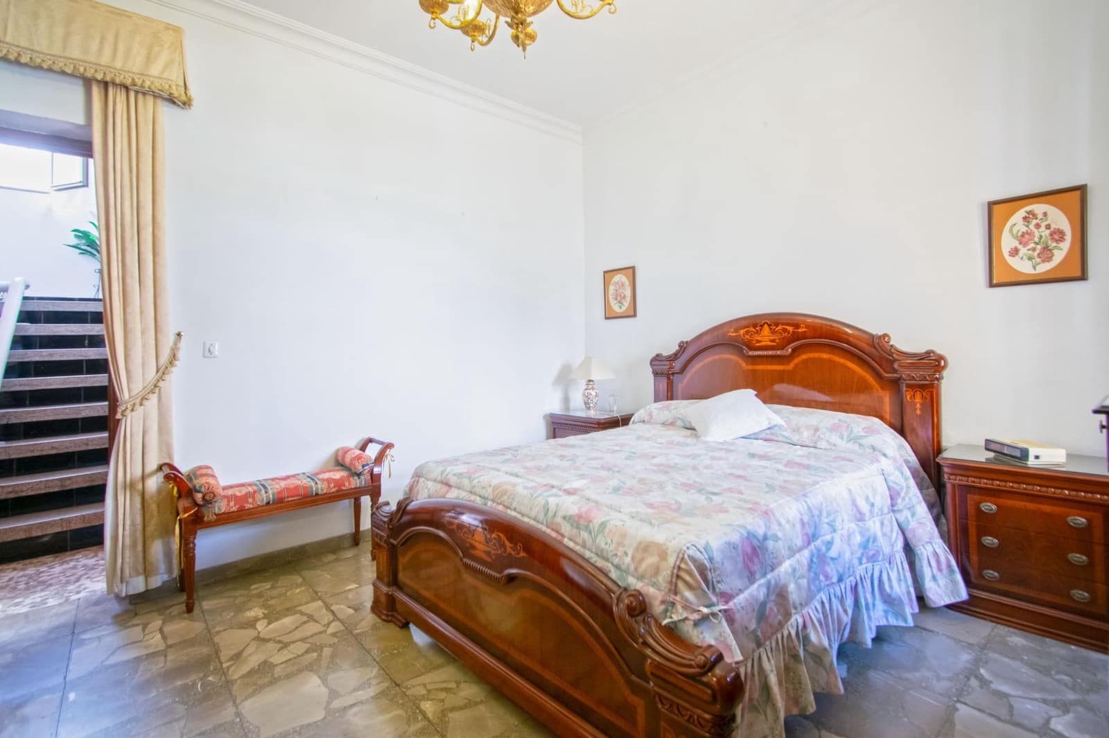 6 bedroom Townhouse for sale in Seville city with garage - € 719,900 (Ref: 10119991)