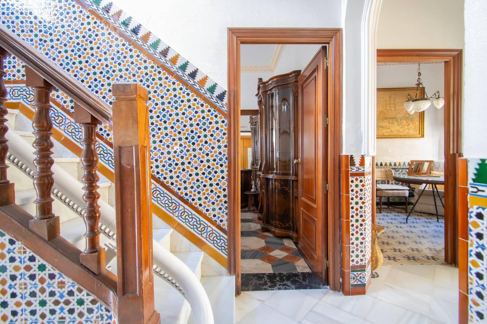 6 bedroom Townhouse for sale in Seville city with garage - € 719,900 (Ref: 10119991)