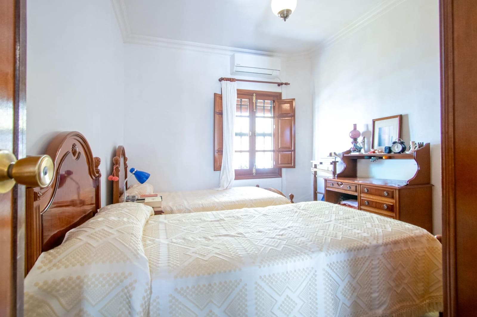 6 bedroom Townhouse for sale in Seville city with garage - € 719,900 (Ref: 10119991)