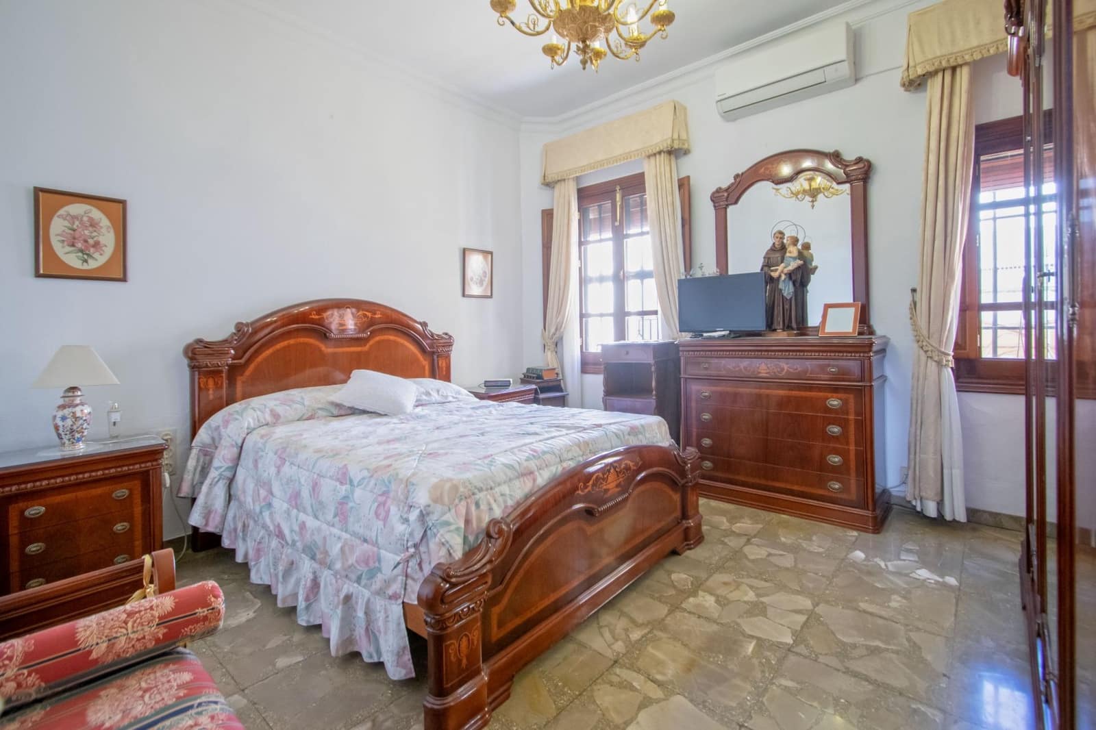 6 bedroom Townhouse for sale in Seville city with garage - € 719,900 (Ref: 10119991)