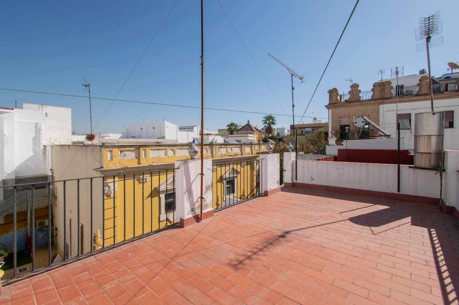 6 bedroom Townhouse for sale in Seville city with garage - € 719,900 (Ref: 10119991)