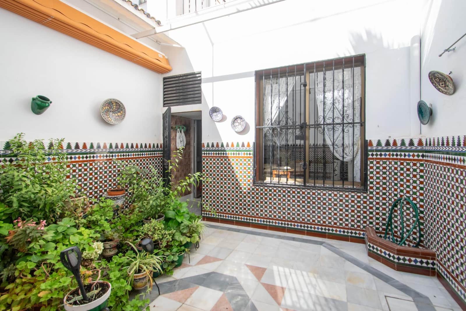 6 bedroom Townhouse for sale in Seville city with garage - € 719,900 (Ref: 10119991)