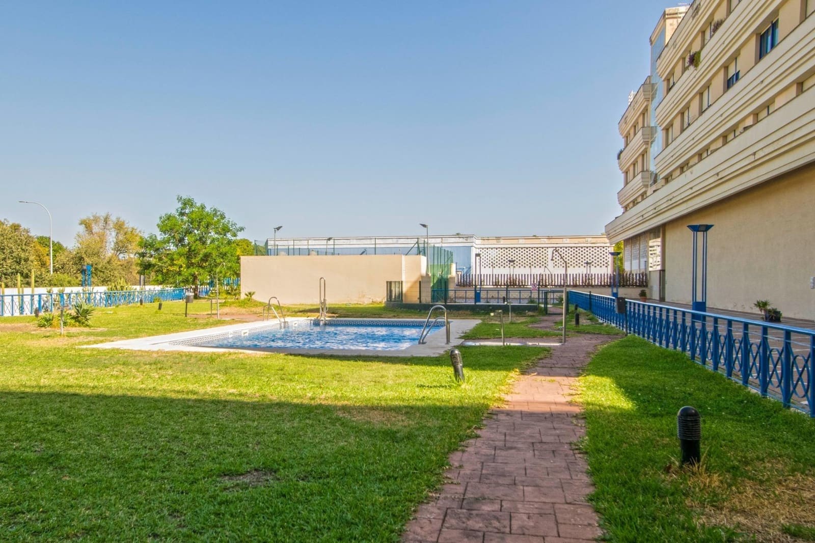 1 bedroom Studio for rent in Seville city with pool garage - € 700 (Ref: 10129648)