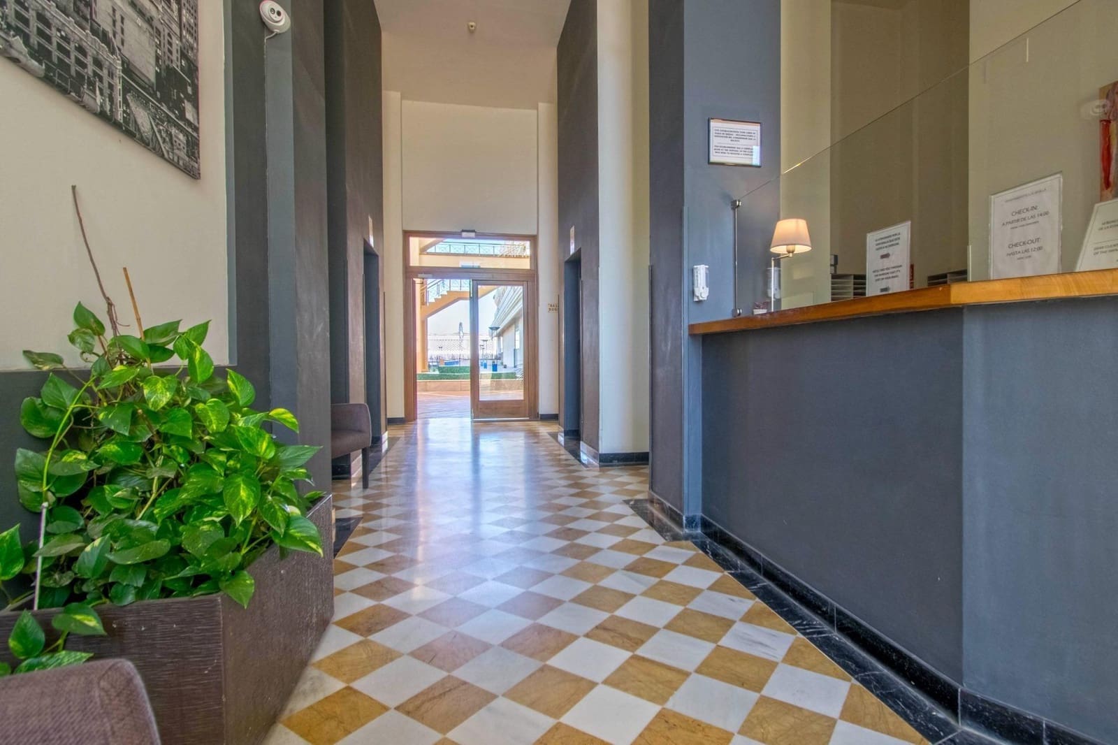 1 bedroom Studio for rent in Seville city with pool garage - € 700 (Ref: 10129648)