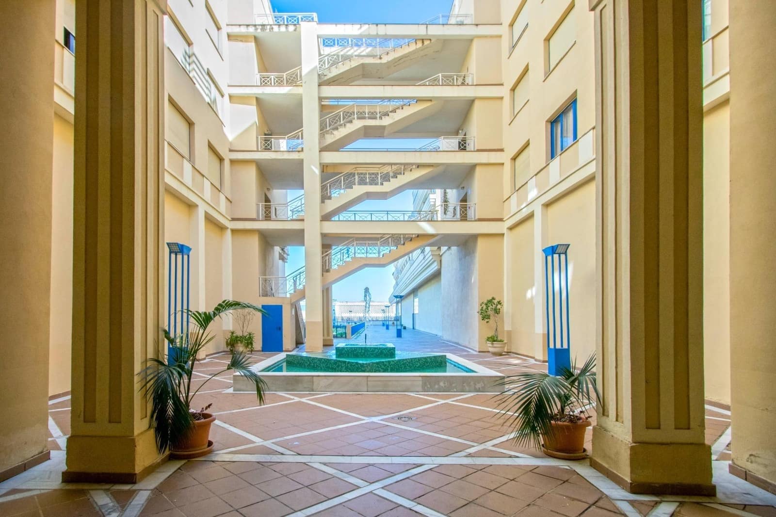 1 bedroom Studio for rent in Seville city with pool garage - € 700 (Ref: 10129648)
