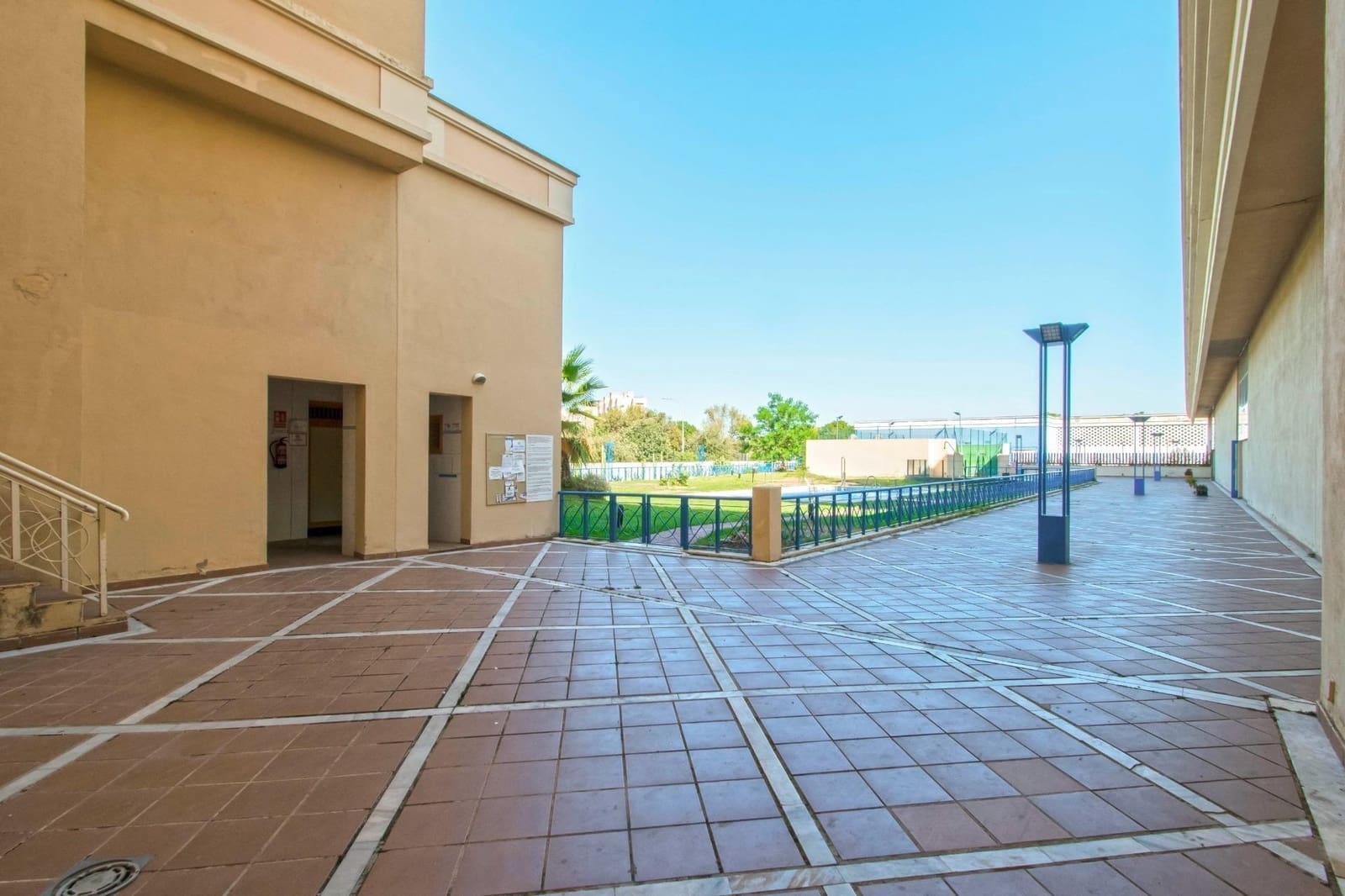 1 bedroom Studio for rent in Seville city with pool garage - € 700 (Ref: 10129648)