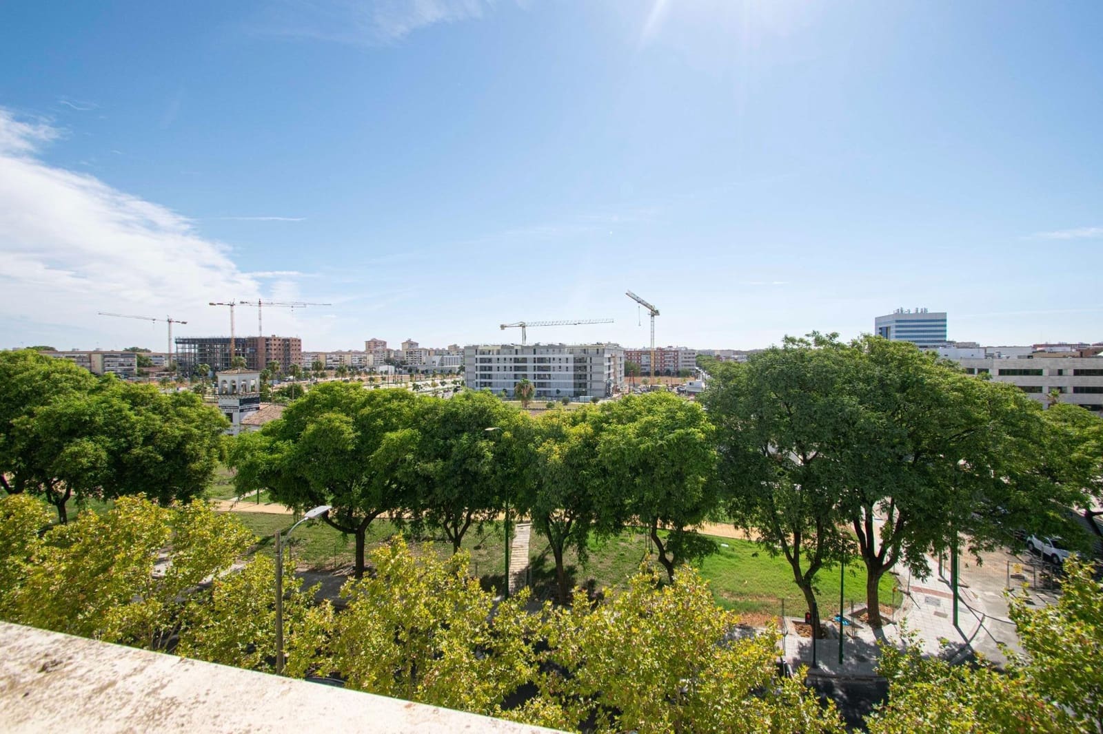 1 bedroom Studio for rent in Seville city with pool garage - € 700 (Ref: 10129648)