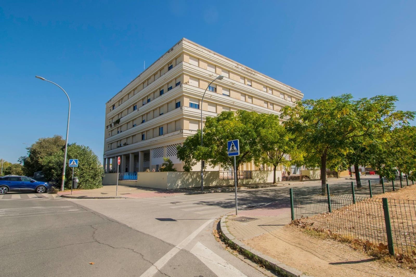 1 bedroom Studio for rent in Seville city with pool garage - € 700 (Ref: 10129648)