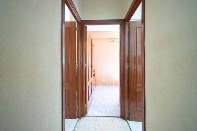 3 bedroom Flat for sale in Amate, Seville city - € 89,990 (Ref: 10129649)