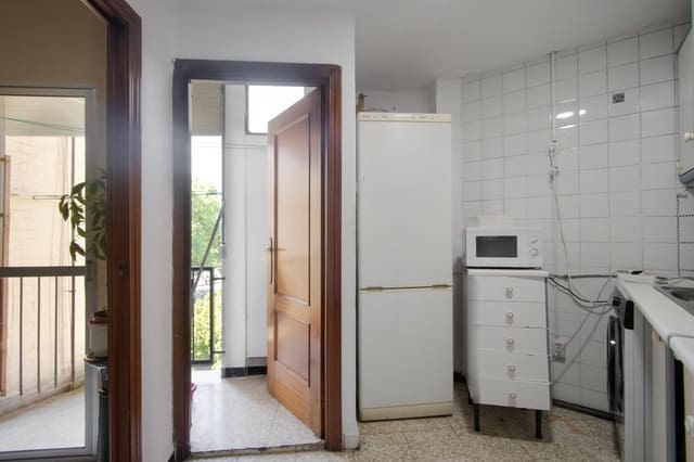 3 bedroom Flat for sale in Amate, Seville city - € 89,990 (Ref: 10129649)