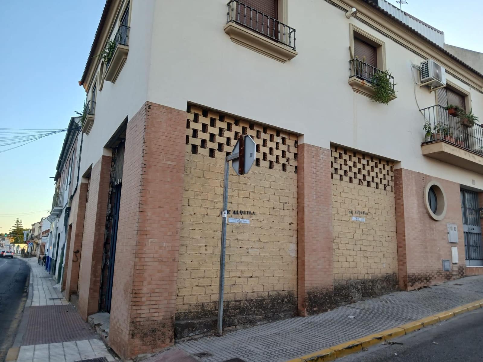 Kommersiell till salu i Bollullos de la Mitacion - 99 990 € (Ref: 10129651)