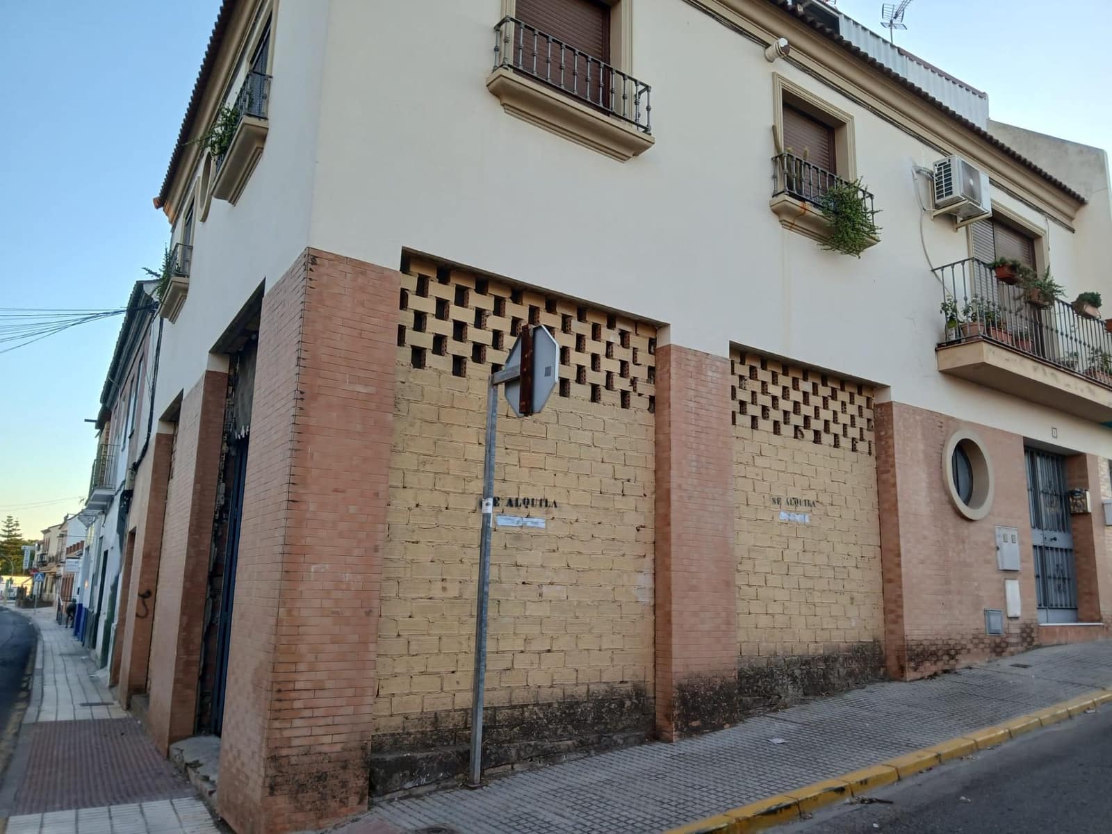 Kommersiell till salu i Bollullos de la Mitacion - 99 990 € (Ref: 10129651)