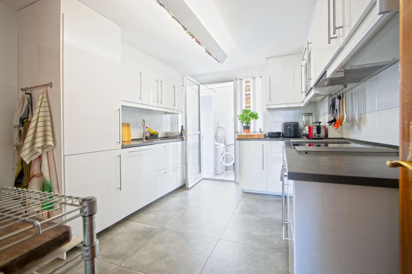 Pareado de 4 habitaciones en Tomares en venta con piscina garaje - 390.000 € (Ref: 10129653)