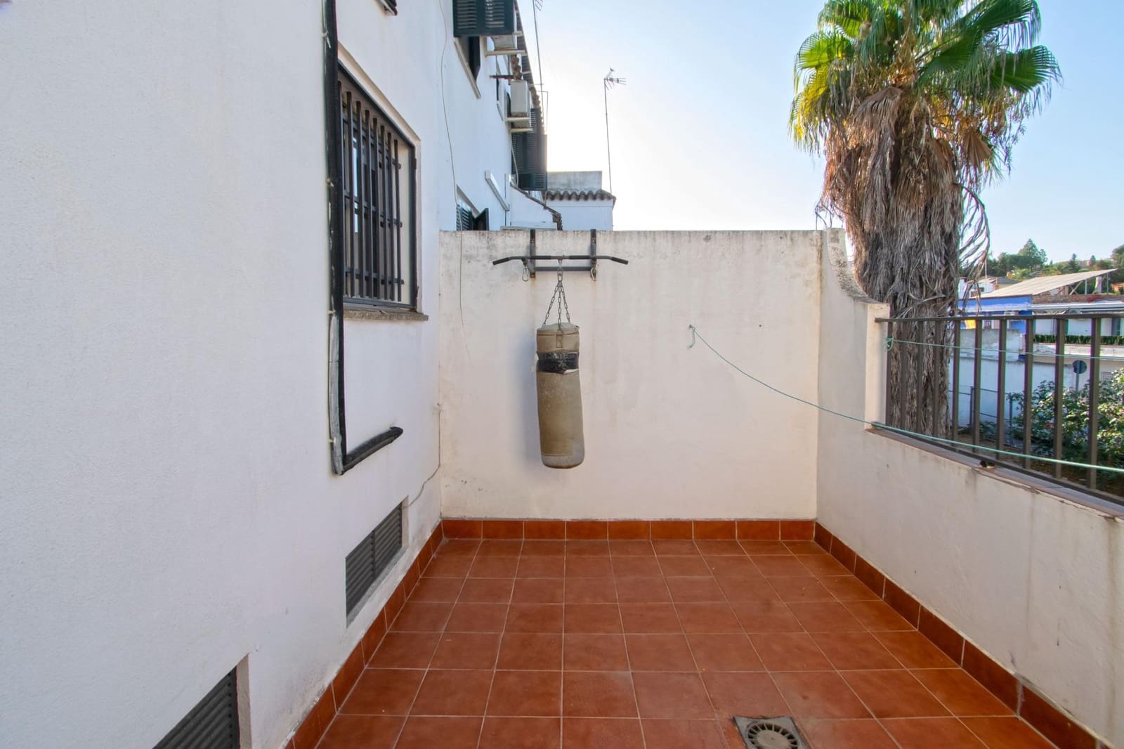 Pareado de 4 habitaciones en Tomares en venta con piscina garaje - 390.000 € (Ref: 10129653)