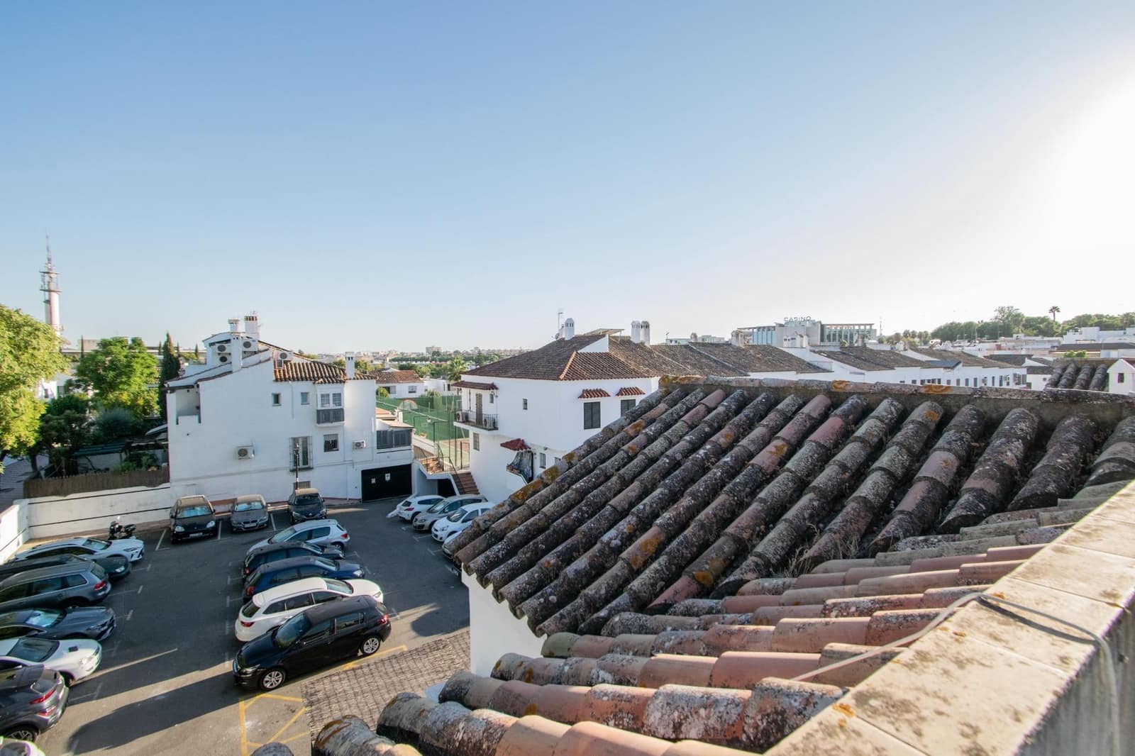 Pareado de 4 habitaciones en Tomares en venta con piscina garaje - 390.000 € (Ref: 10129653)