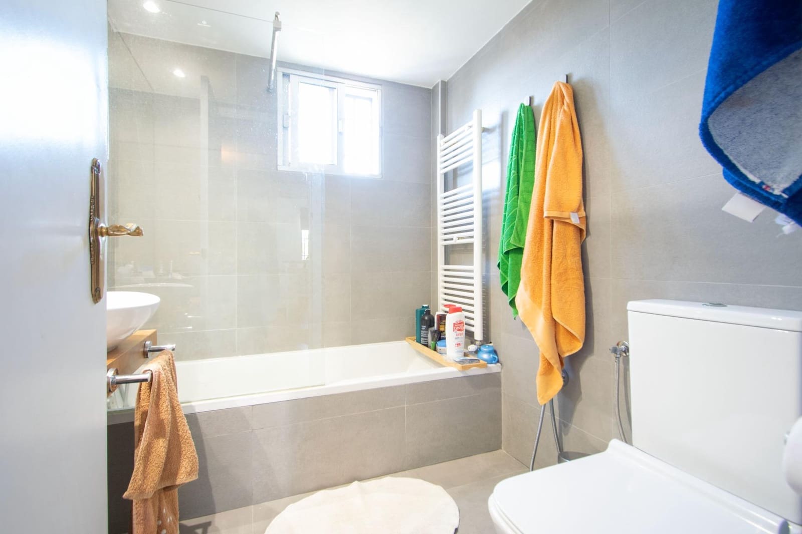 Pareado de 4 habitaciones en Tomares en venta con piscina garaje - 390.000 € (Ref: 10129653)