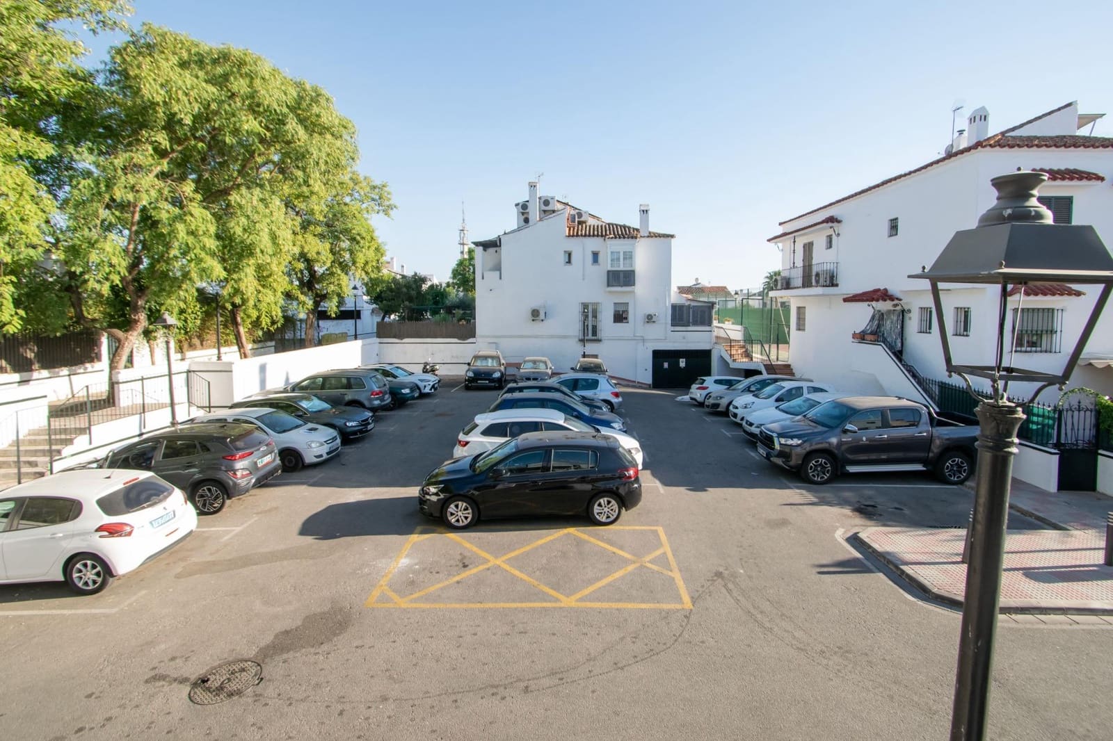 Pareado de 4 habitaciones en Tomares en venta con piscina garaje - 390.000 € (Ref: 10129653)