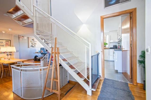 Pareado de 4 habitaciones en Tomares en venta con piscina garaje - 390.000 € (Ref: 10129653)