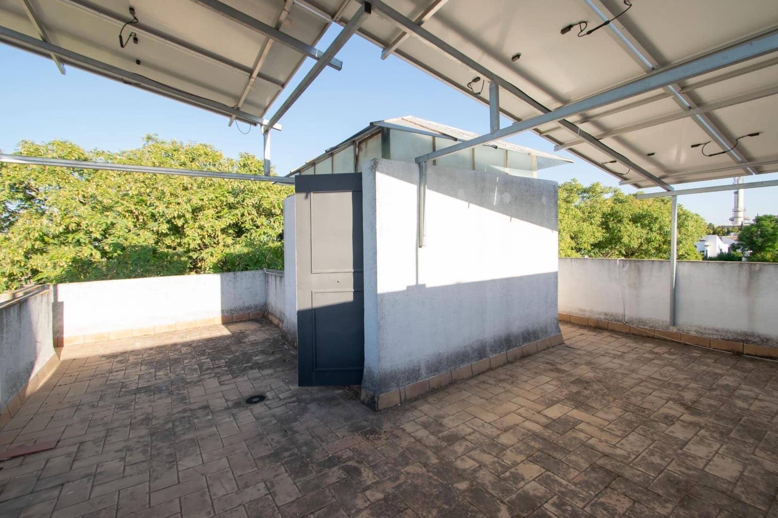 Pareado de 4 habitaciones en Tomares en venta con piscina garaje - 390.000 € (Ref: 10129653)
