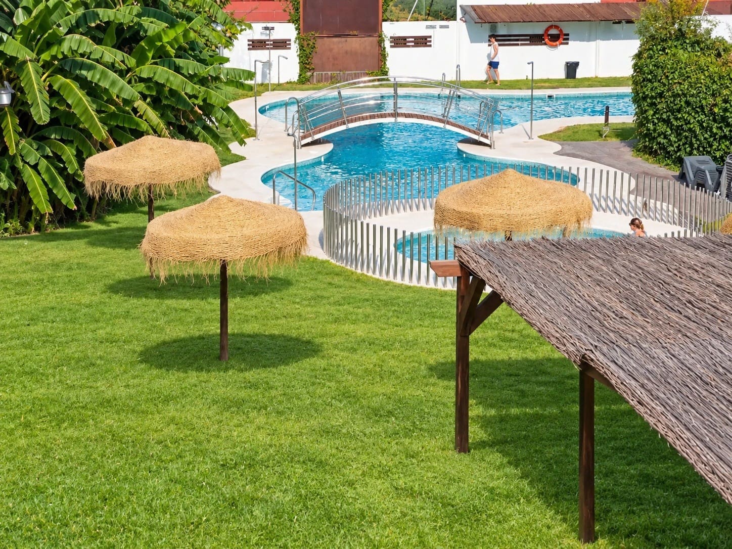 Pareado de 4 habitaciones en Tomares en venta con piscina garaje - 390.000 € (Ref: 10129653)