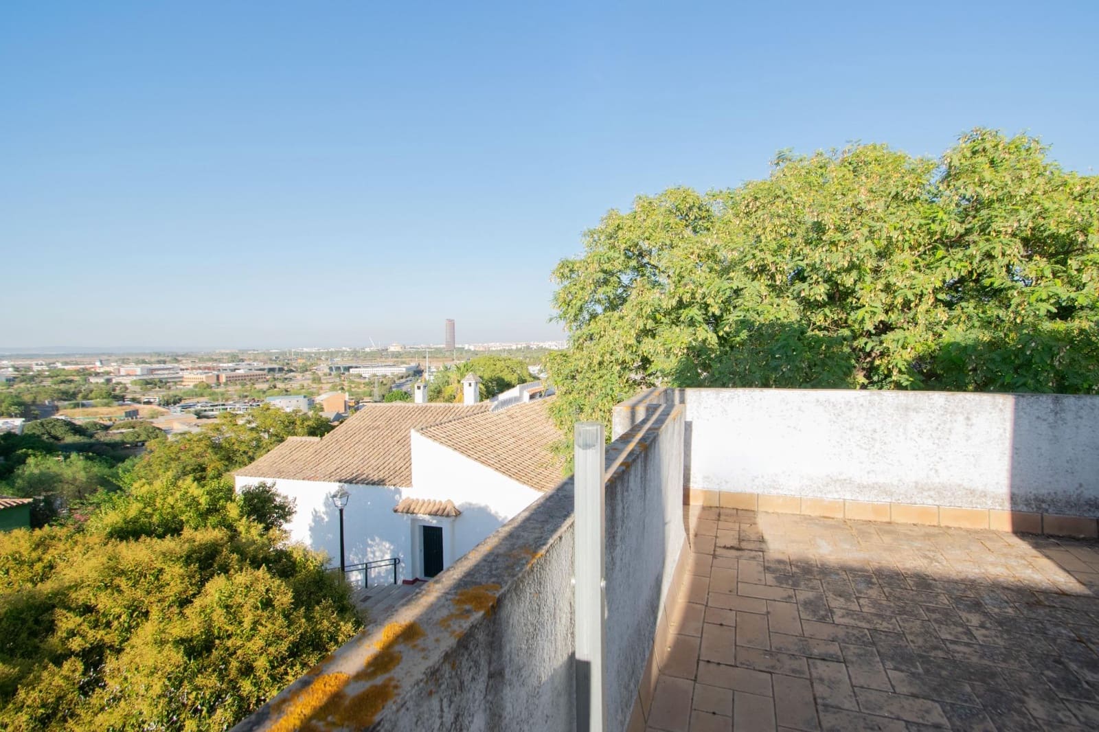 Pareado de 4 habitaciones en Tomares en venta con piscina garaje - 390.000 € (Ref: 10129653)