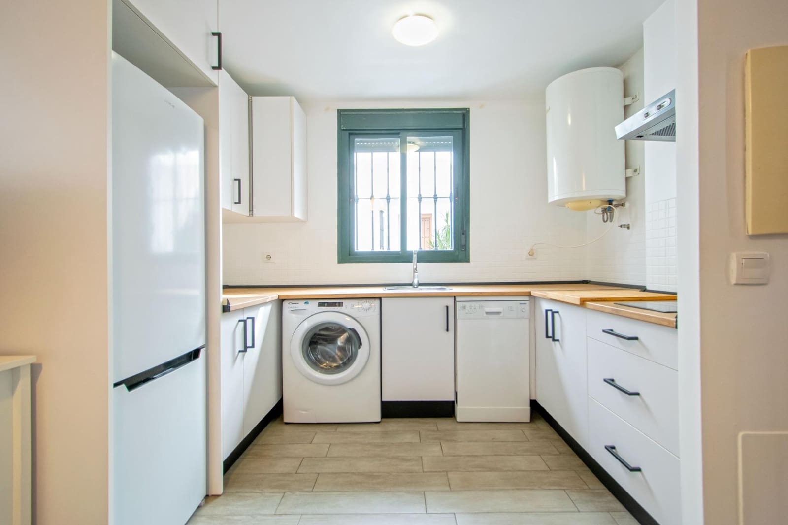 Apartamento de 1 habitación en Sanlúcar la Mayor en venta con garaje - 105.000 € (Ref: 10132092)
