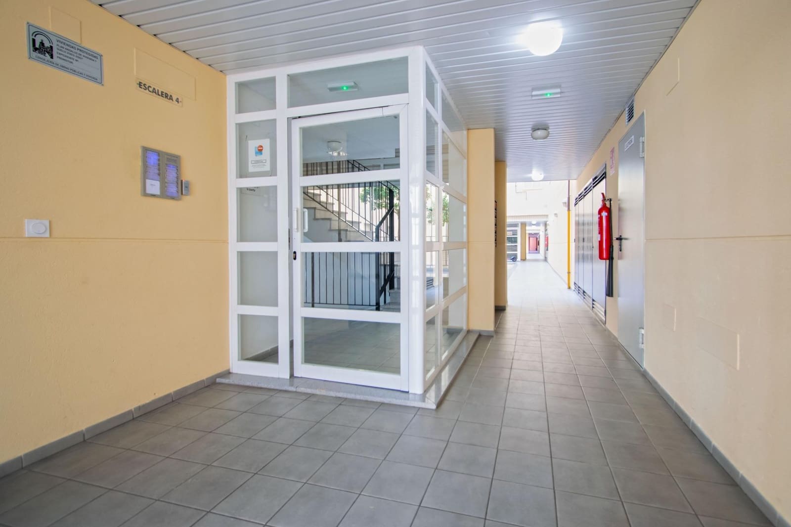 4 bedroom Flat for sale in Tomares with garage - € 267,000 (Ref: 10132093)