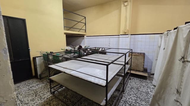 Kommersiell till salu i Pilas med garage - 105 000 € (Ref: 10136172)