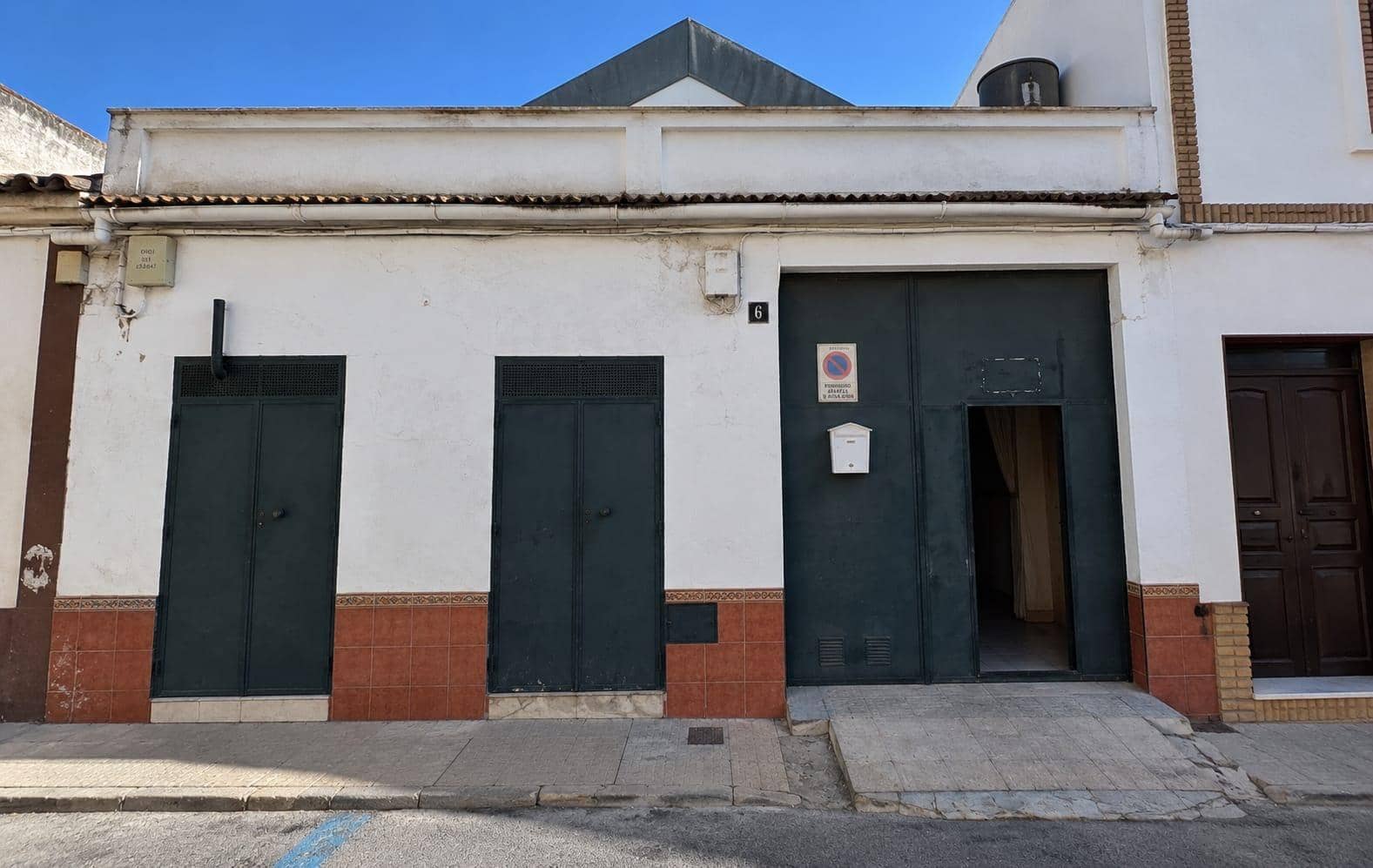 Commercial for sale in Pilas with garage - € 105,000 (Ref: 10136172)