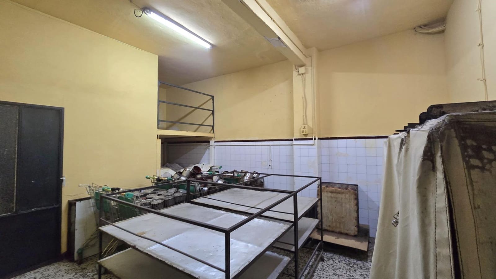 Commercial for sale in Pilas with garage - € 105,000 (Ref: 10136172)