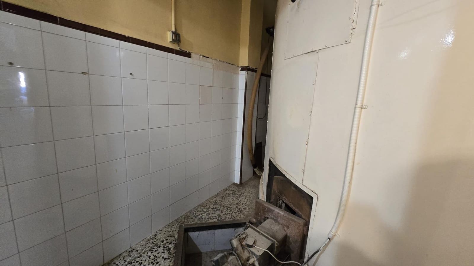Commercial for sale in Pilas with garage - € 105,000 (Ref: 10136172)