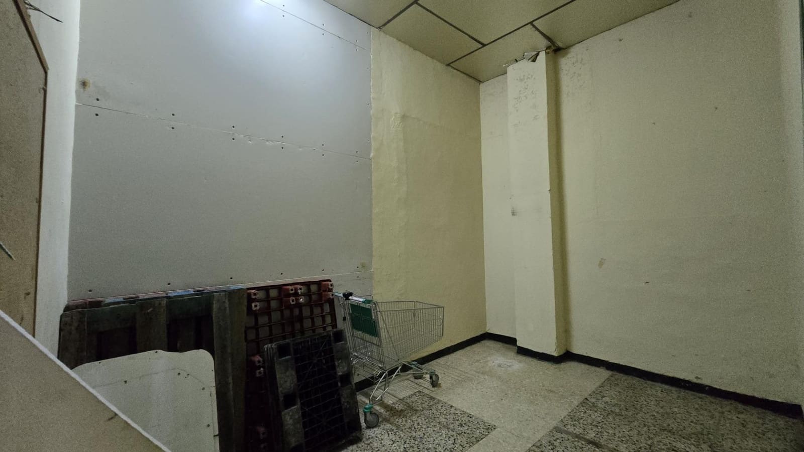 Commercial for sale in Pilas with garage - € 105,000 (Ref: 10136172)