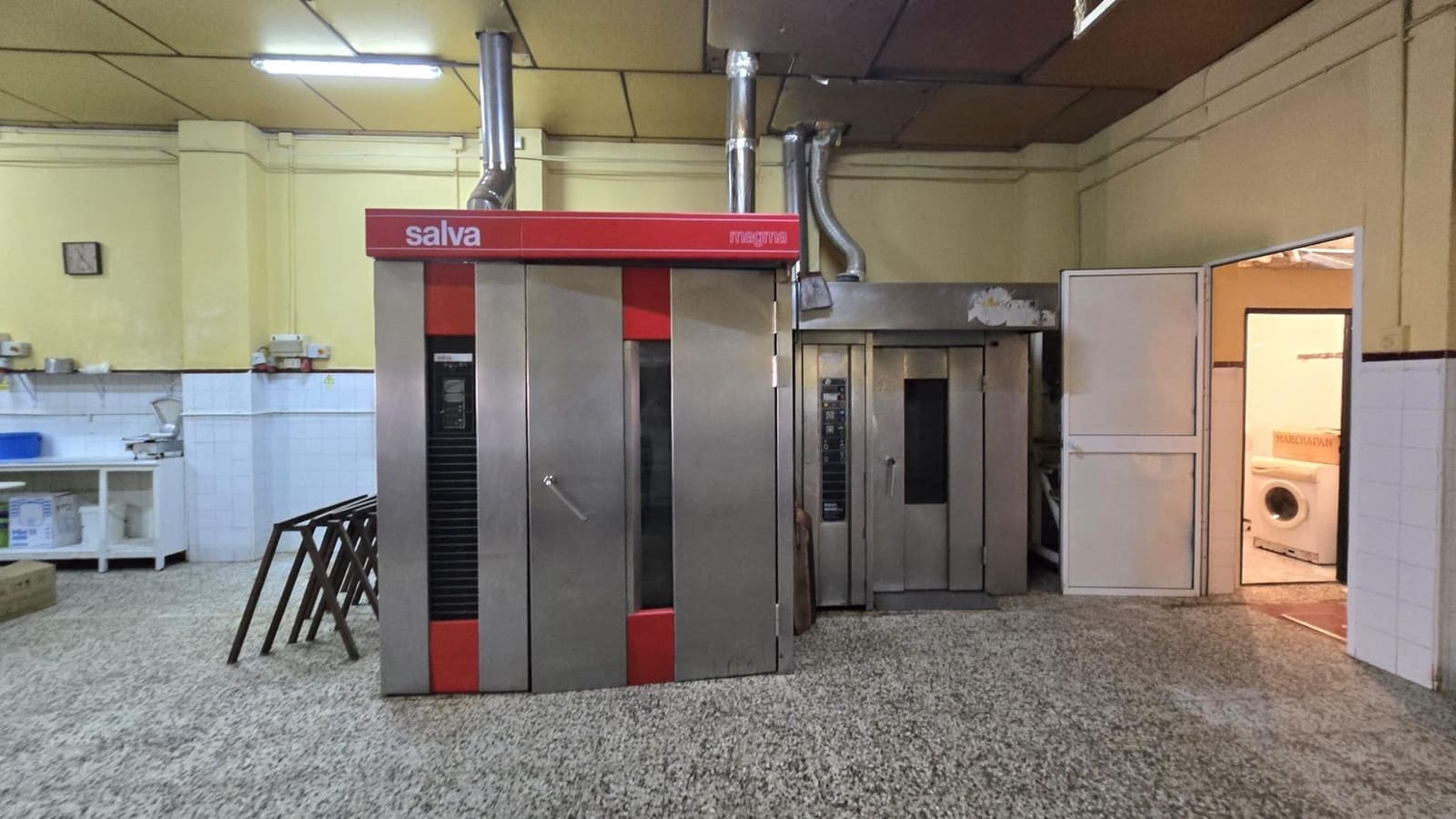 Commercial for sale in Pilas with garage - € 105,000 (Ref: 10136172)