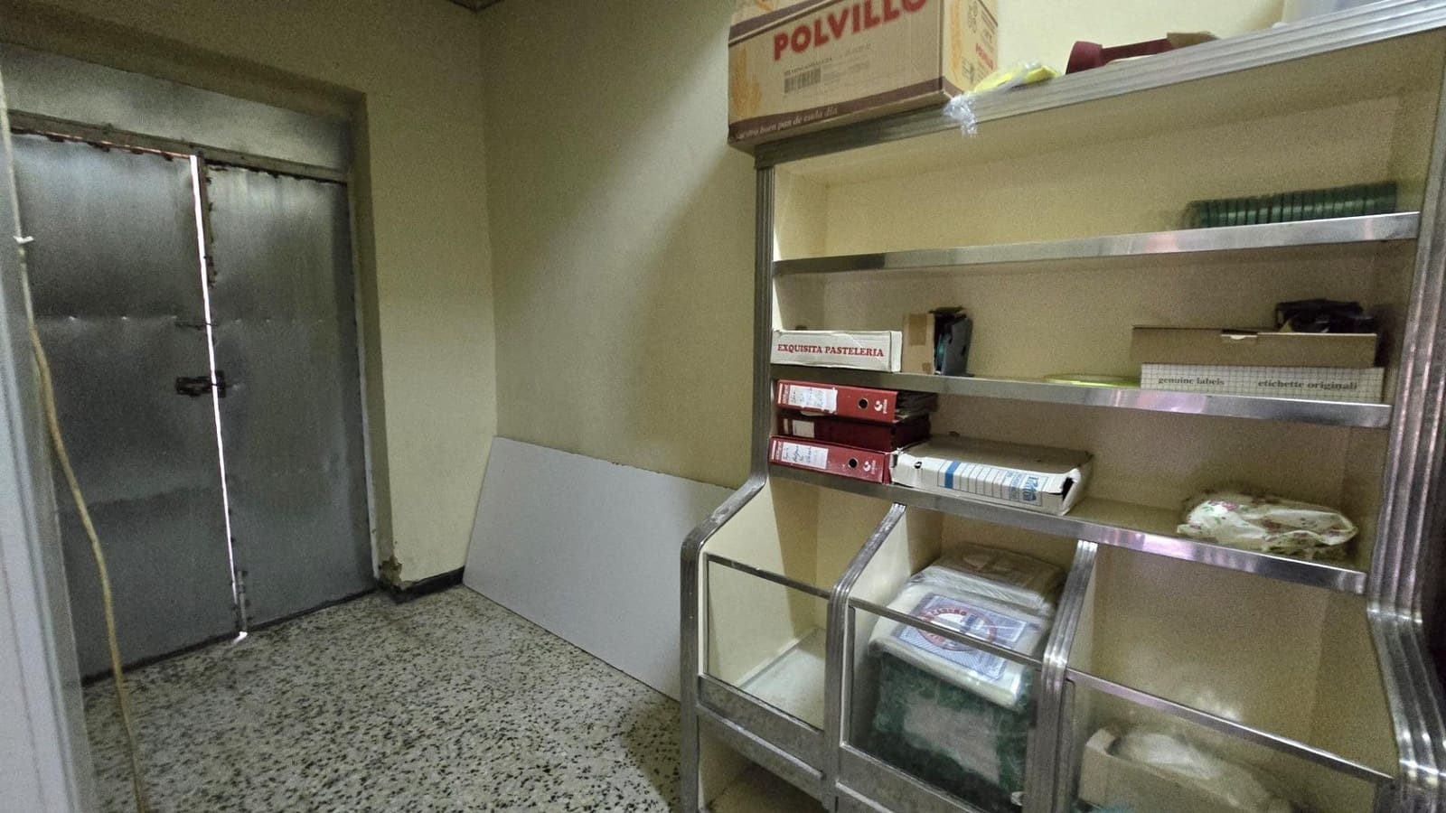 Commercial for sale in Pilas with garage - € 105,000 (Ref: 10136172)