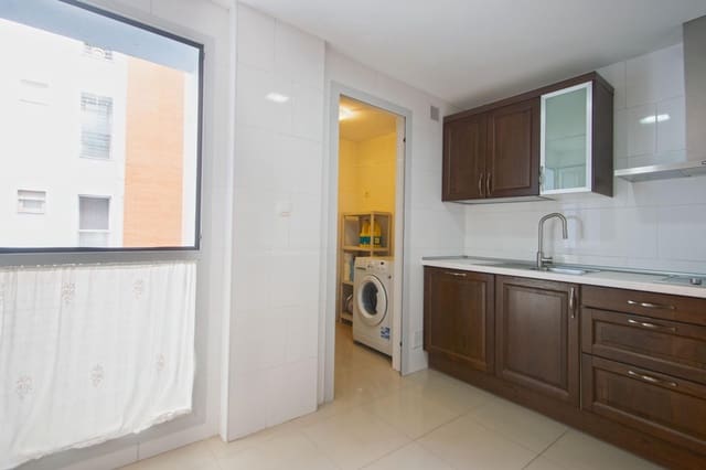 2 bedroom Flat for sale in Seville city with garage - € 327,000 (Ref: 10136173)