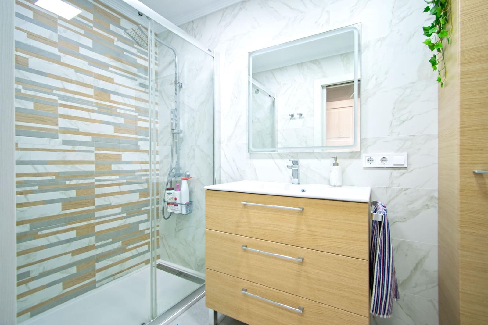 Piso de 3 habitaciones en Sevilla ciudad en venta con garaje - 251.000 € (Ref: 10142452)